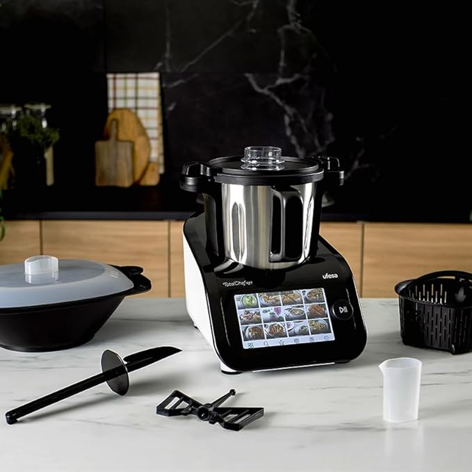 Ufesa TotalChef RK6 Robot de Cocina Multifunción Inteligente, Pantalla Digital 7”, WIFI, 30 Funciones, Jarra Acero Inox, Capacidad Máxima 3,5L, Báscula Integrada, 15 Programas, Accesorios