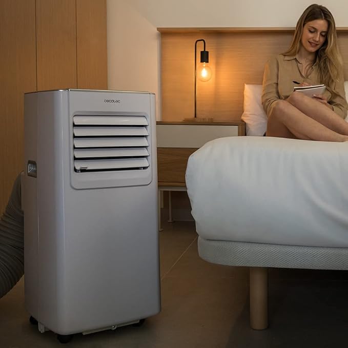 Cecotec Aire Acondicionado Portátil con Mando a Distancia ForceClima 7100. 7000 BTU, Bajo Consumo, Pantalla LED, 4 Modos, 2 Velocidades, Cobertura 15-20m2 [Clase de eficiencia energética A]