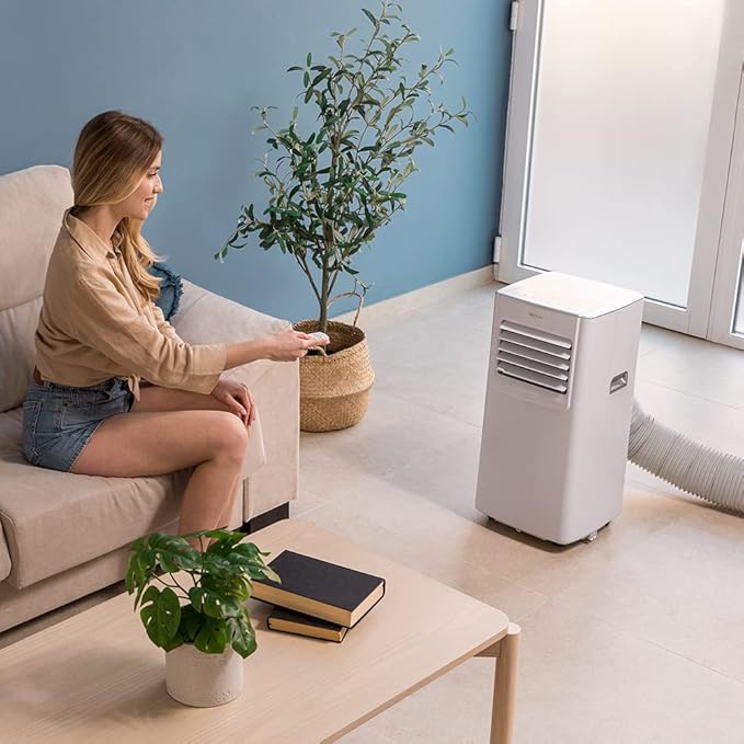 Cecotec Aire Acondicionado Portátil con Mando a Distancia ForceClima 7100. 7000 BTU, Bajo Consumo, Pantalla LED, 4 Modos, 2 Velocidades, Cobertura 15-20m2 [Clase de eficiencia energética A]